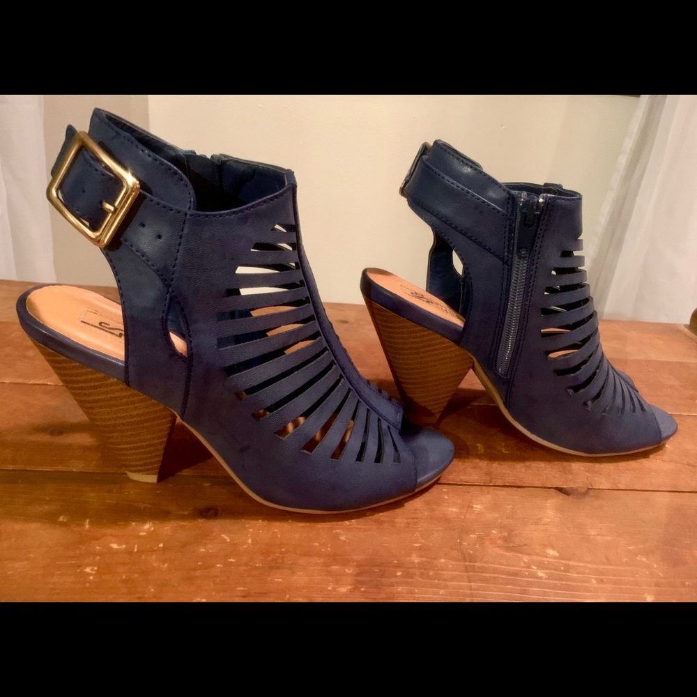 Blue cut out booty heel